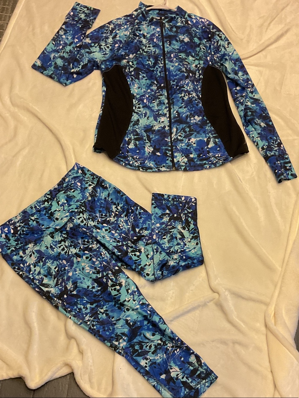 Athletic wear set size large jacket, size medium pants matching